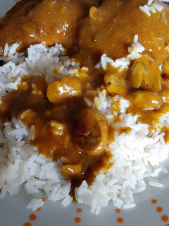 Una foto de Trasero o muslo de pollo, en salsa masala