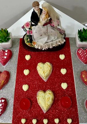 मिनी पिनाटा केक💖 (mini pinata cake recipe in marathi) रेसिपी चे मुख्य फोटो