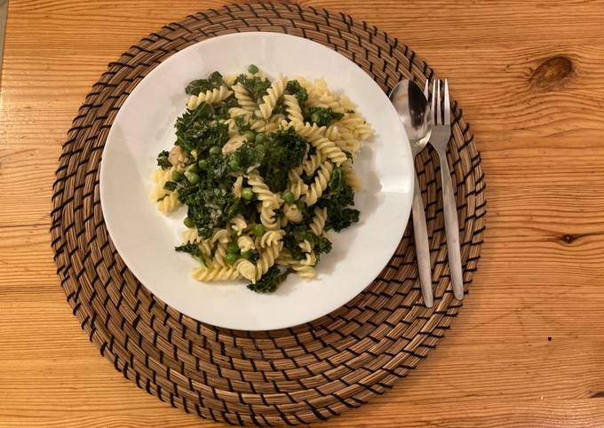 Grünkohl Pasta mit Zitrone und Knoblauch