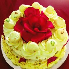 A picture of Rasmalai cake.