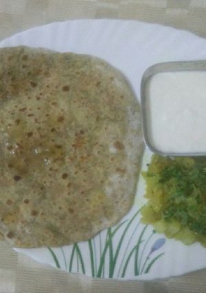 A picture of Alu paratha.