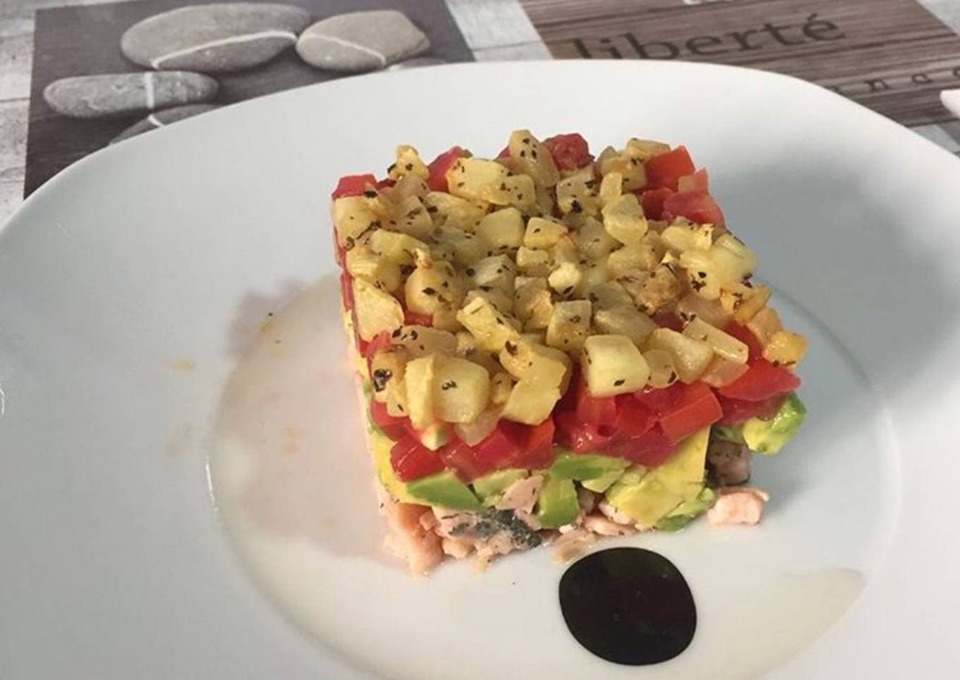 Tartar de aguacate y salmón noruego