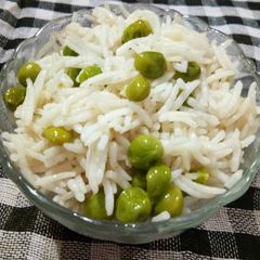 A picture of Matar pulao.