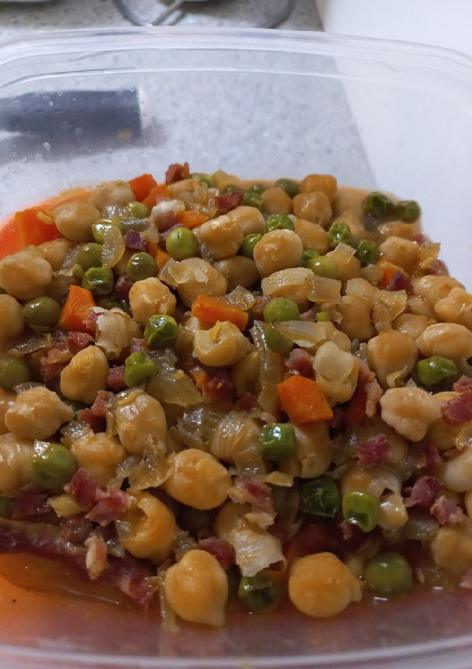 Una foto de Garbanzos a la jardinera