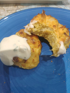 Una foto de Nuggets de coliflor con salsa de skyr
