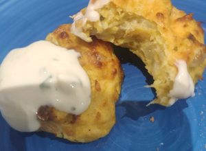 Una foto de Nuggets de coliflor con salsa de skyr
