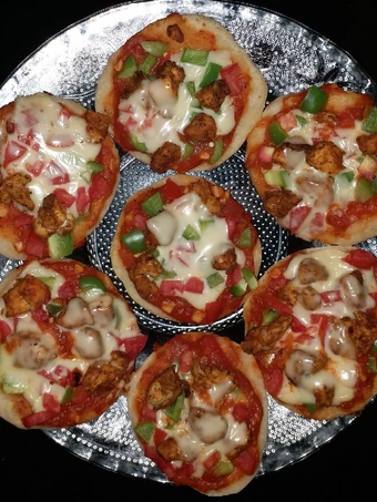 Easy Steps to Prepare Recipe Mini chicken pizza that is Delicious, Addictive}
