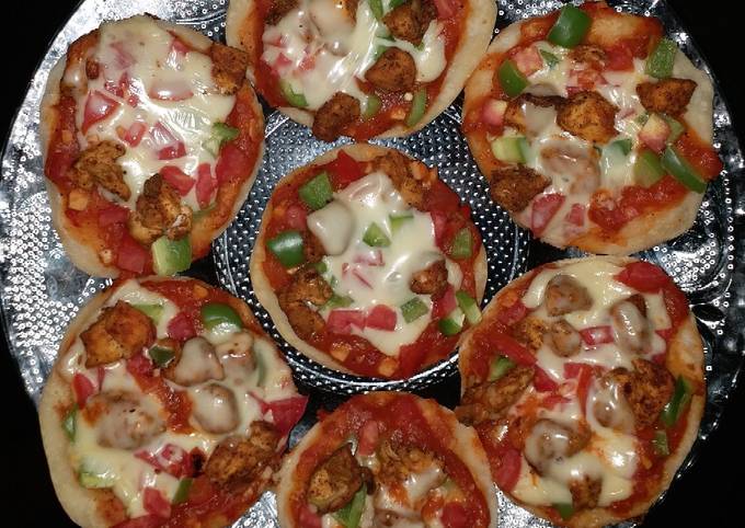 Mini chicken pizza