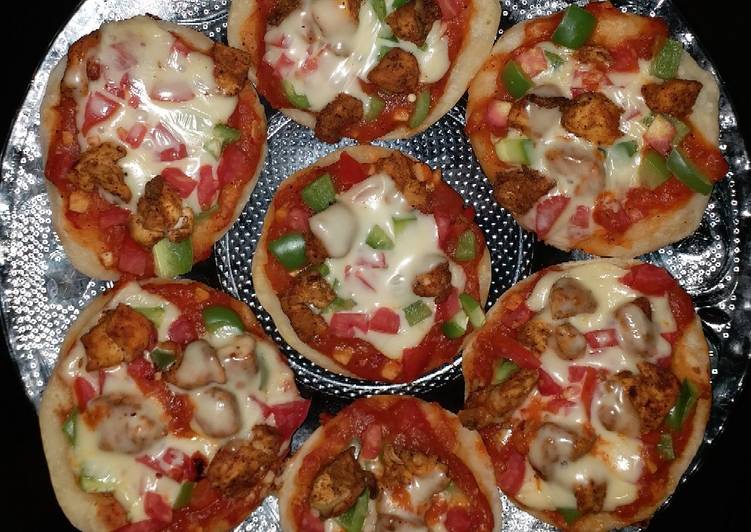 Mini chicken pizza