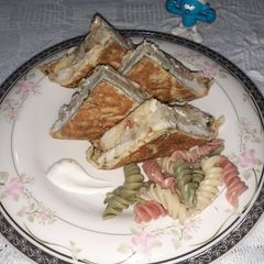 A picture of Eggs wrapped Pasta Sandwich.