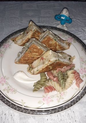 A picture of Eggs wrapped Pasta Sandwich.