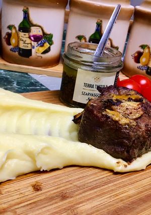 Mustáros Bélszínsteak, burgonyapürével, szarvasgomba “kaviárral” recept fotója
