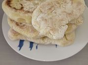 Une photo de naan fromage