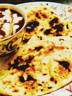 दाल मखनी और नान (dal makhani aur naan recipe in Hindi) रेसिपी मुख्य फोटो