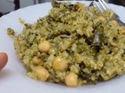 Una foto de arroz verde