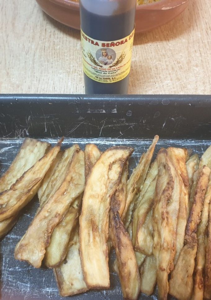 Una foto de Berenjena frita con miel de caña