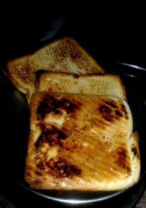 পাউরুটির ঘি চিনি টোস্ট (paurutir ghe chini roast recipe in Bengali) রেসিপির প্রধান ছবি