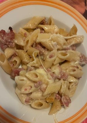 Foto di Pennette salsiccia besciamella e mozzarella