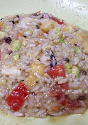 Foto principal de Arroz con frutas: aguacate, tomate, piña y pollo