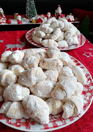 O poză a rețetei Cornulețe fragede cu magium de prune și nucă.