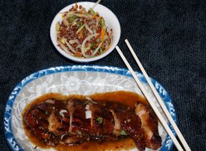 Una foto de Punta de paleta de cerdo asada con salsa china charsiu