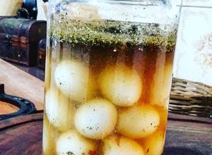 Foto de Ovinhos de codorna em conserva com especiarias