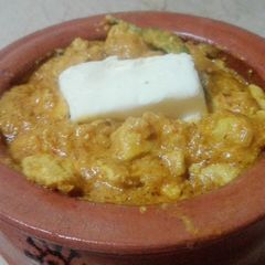 A picture of Mukhni handi.