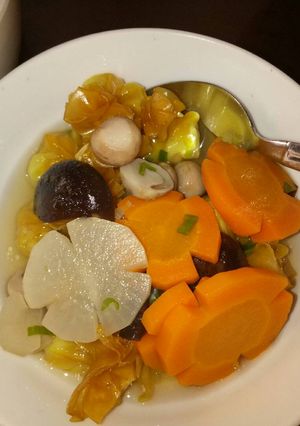 Hình của món Hoành thánh tôm thịt.
