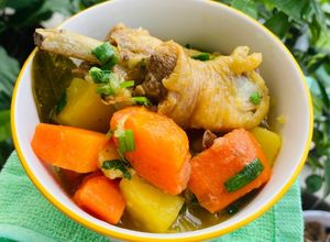 Hình của món Gà Hầm Khoai Tây Cà Rốt.