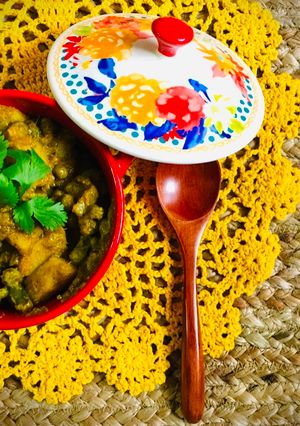 আলু-মটর কি সলোনি (alu matar ki saloni recipe in Bengali) রেসিপির প্রধান ছবি