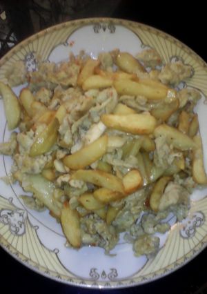 Soyayyen dankali da kwai ainihin hoton girkin