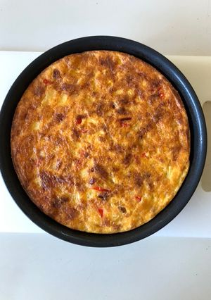 A picture of Oven-baked ham, onion, etc. frittata.