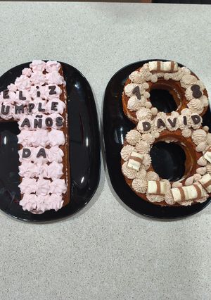 Una foto de Tarta Cumpleaños Números Kinder y ChocoFresa