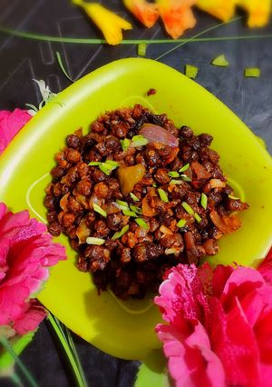 इंस्टेंट चना चिल्ली (instant chana chilli recipe in Hindi) रेसिपी मुख्य फोटो