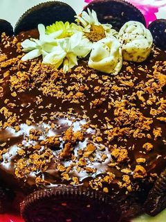 एगलेस कोको ओरियो केक (Eggless Cocoa Oreo Cake recipe in hindi) रेसिपी मुख्य फोटो