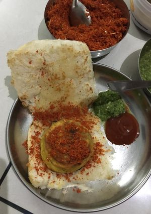 વડાપાવ (Vada Pav Recipe In Gujarati) રેસીપી મુખ્ય ફોટો