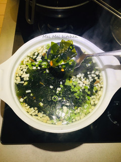 海帶芽菇菇湯 的食譜成品照片