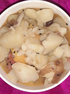 সাদা আলুর তরকারি (Sada aloor tarkari recipe in Bengali) রেসিপির প্রধান ছবি