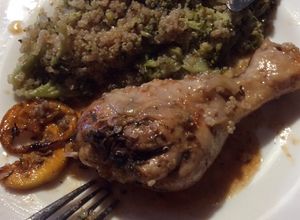 Una foto de Pollo glaseado con mandarinas y vermut 🐓