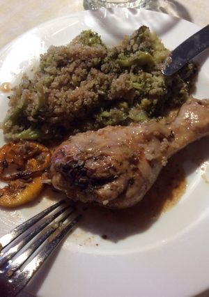 Una foto de Pollo glaseado con mandarinas y vermut 🐓