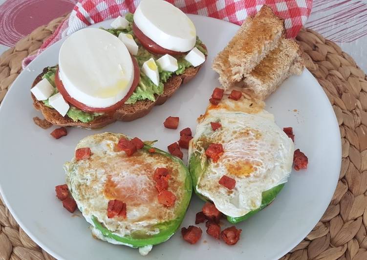 Huevo con aguacate y tostada de queso fresco