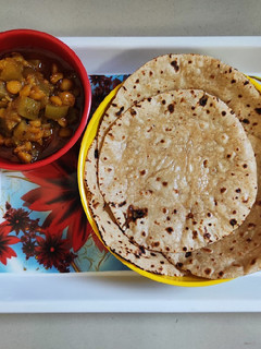 દૂધી ચણાની દાળનું શાક (Dudhi Chana Dal Shak Recipe In Gujarati) રેસીપી મુખ્ય ફોટો