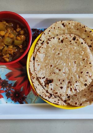 દૂધી ચણાની દાળનું શાક (Dudhi Chana Dal Shak Recipe In Gujarati) રેસીપી મુખ્ય ફોટો