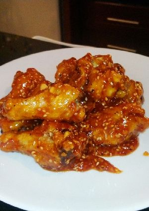 รูปของ ปีกไก่กรอบซอส XO (หม้อทอดไร้น้ำมัน)