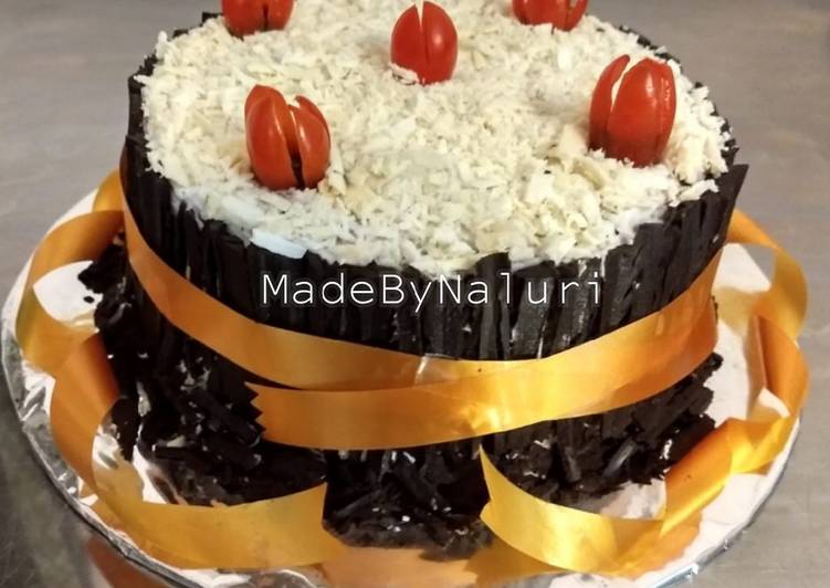 Blackforrest Cake with Tomato Cherry