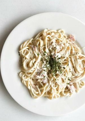 Una foto de Espaguetis a la carbonara🥓🧀