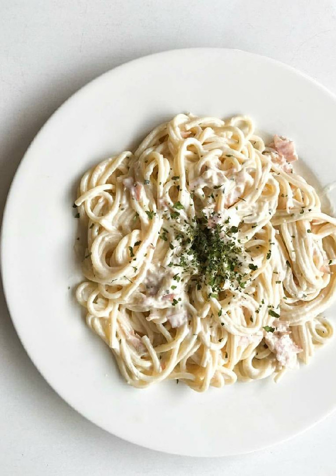 Una foto de Espaguetis a la carbonara🥓🧀