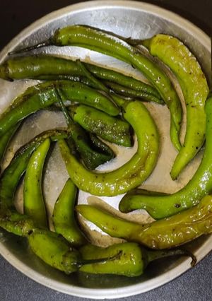 A picture of Aachari mirchi.