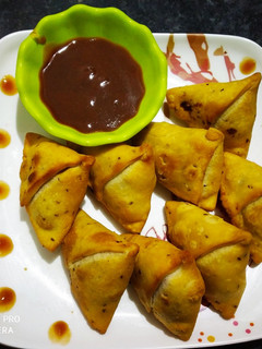 समोसे (Samose recipe in hindi) रेसिपी मुख्य फोटो
