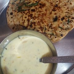 A picture of Methi paratha.